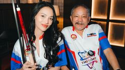 Potret Erika Carlina Main Biliar Bareng Efren Reyes