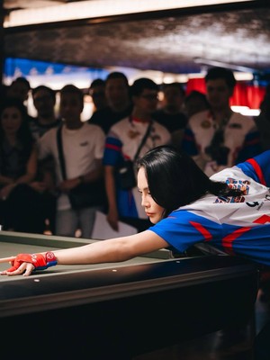 Potret Erika Carlina Main Biliar Bareng Efren Reyes