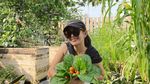 Eriska Nakesya Suka Berkebun dan Jualan di Warung Sunda