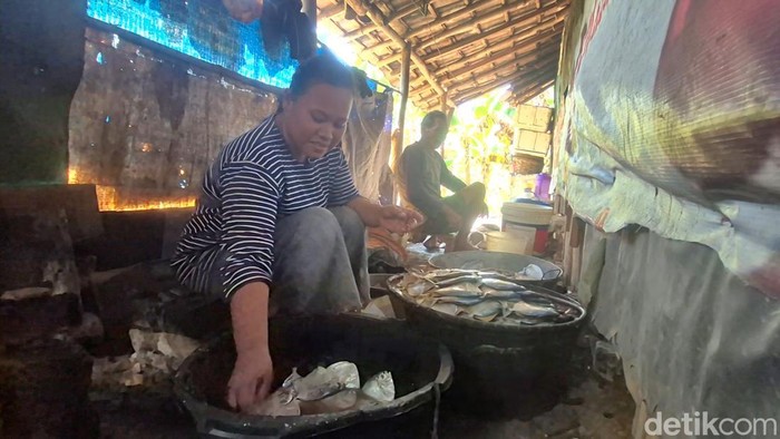 Firli di sebuah lokasi, mengaku tak nyaman tinggal di kampung halaman karena diteror