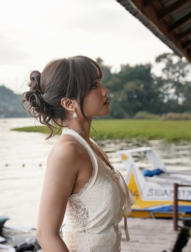 Dalam video lain Fuji juga membagikan gayanya yang sporty saat mengendarai jetski. Tak hanya cantik, kepiawaian Fuji saat mengendarai jetski juga tak kalah dipuji. Foto: Instagram/@fuji_an