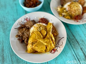 Gudeg Koyor Yu Par: Sedep Miroso! Gudeg Jogja Topping Koyor dan Opor Ayam