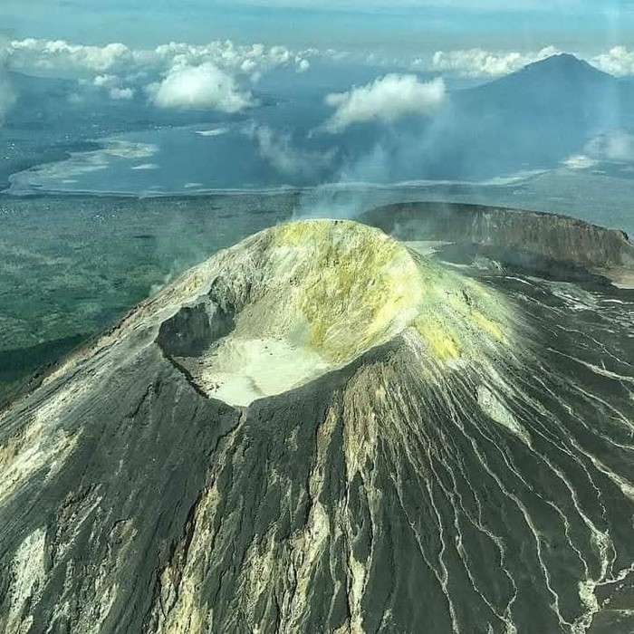 Gunung Ile Lewotolok di Lembata, NTT.