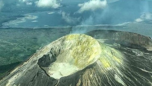 Gunung Ile Lewotolok di Lembata, NTT.