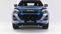 Dari segi dimensi, D-Max EV memiliki panjang 5.280 mm, lebar 1.870 mm, dan tinggi 1.810 mm, dengan jarak sumbu roda 3.125 mm. Sementara untuk bobot mobil ini yakni 2.350 kg. D-Max EV bisa mengangkut beban hingga 1.010 kg dan menarik beban seberat 3.500 kg. Foto: Dok. Isuzu