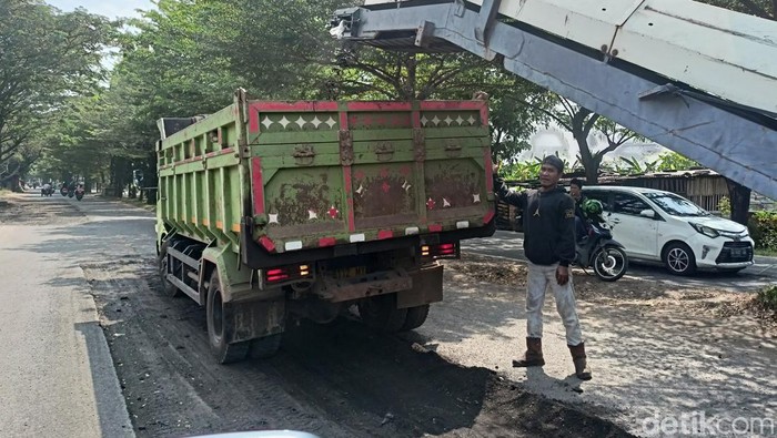 Jalan Pangeran Ratu Jakabaring mulai diperbaiki