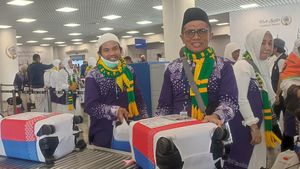 Potret Bahagia Jemaah Haji RI Kloter 1 Tiba di Madinah