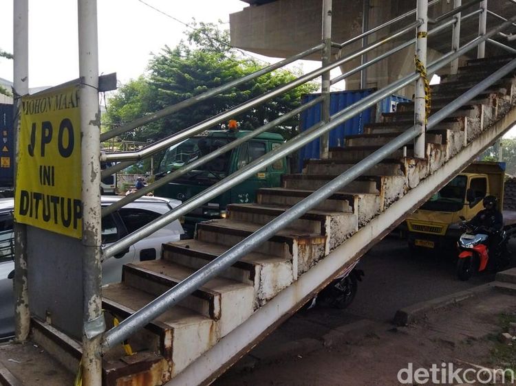Penampakan Terkini Proses Perbaikan JPO Tipar Cakung
