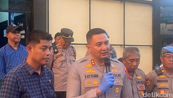 Kapolres Gowa, AKBP Moh Aldy Sulaiman saat konferensi pers di kantornya.