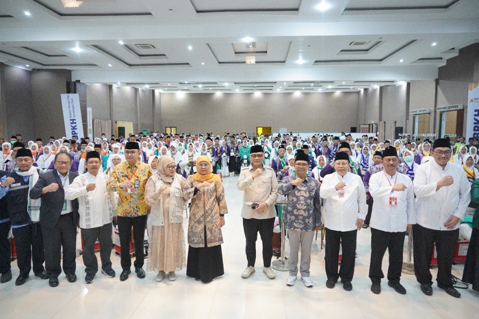 Kepala BP Haji Lepas Kloter Pertama Jemaah Surabaya,