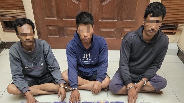 Ketiga pelaku dan 30 kg sabu serta 2000 pod vaping saat diamankan polisi. (Dok. Polda Sumut)