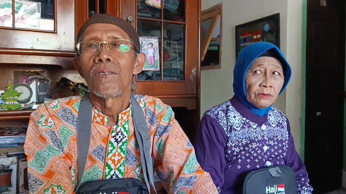 Kisah Pasangan asal Pasuruan, Berhaji dari Jualan Koran dan Gorengan