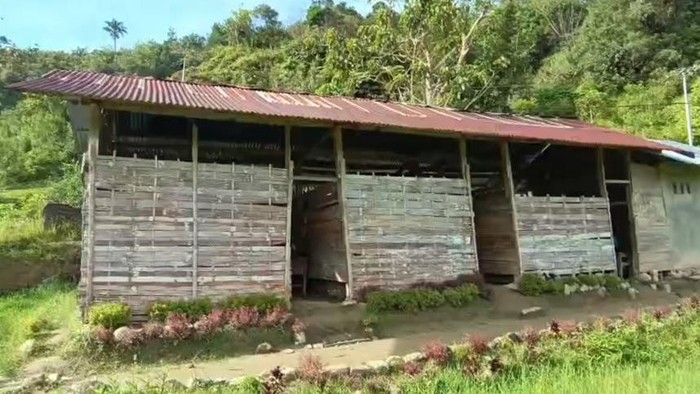 Kondisi 3 kelas di SMP Negeri 6 Buntu Malangka, Mamasa.