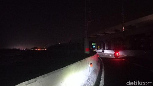 Kondisi Tol Bali Mandara masih gelap sejak pemadaman pukul 16.00 Wita, Jumat (2/5/2025).