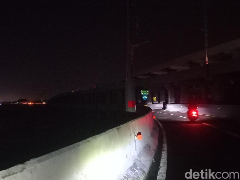 Kondisi Tol Bali Mandara masih gelap sejak pemadaman pukul 16.00 Wita, Jumat (2/5/2025).