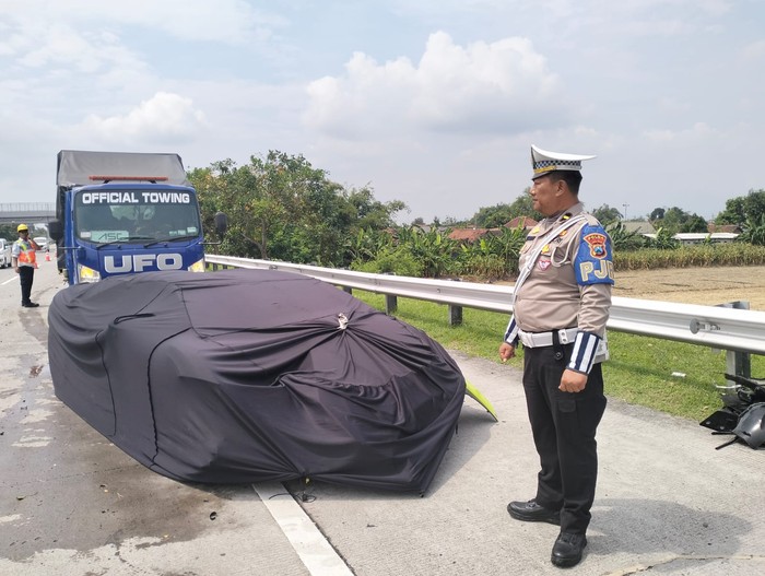 Lamborghini kecelakaan di Tol Jombang