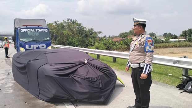 Lamborghini kecelakaan di Tol Jombang