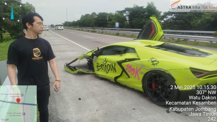 Lamborghini kecelakaan di Tol Jombang-Mojokerto Lamborghini kecelakaan di Tol Jombang-Mojokerto