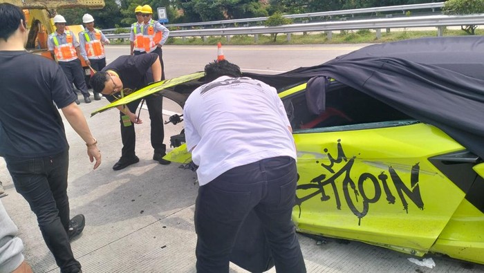 Lamborghini kecelakaan di Tol Jombang-Mojokerto lamborghini crazy rich