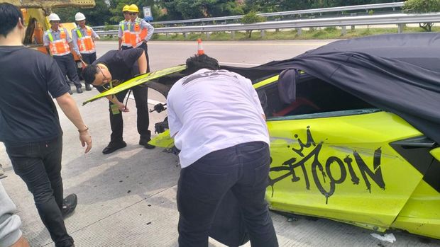 Lamborghini kecelakaan di Tol Jombang-Mojokerto