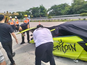 Detik-detik Kecelakaan Lamborghini Milik CEO Triv di Tol Jombang