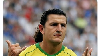 Warganet ramai-ramai menjuluki Maguire sebagai ‘Harrydinho’ berkat aksi menawan yang tak biasa dari sang kapten. Foto: X.com