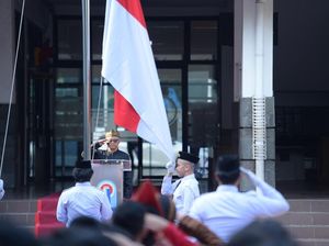 Bersiap! 15 Ribu Sekolah Akan Dapat Bantuan Smart Board dari Kemendikdasmen