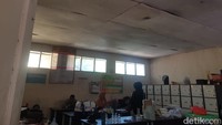 Rejoko menyebutkan SDN Leuwibatu 02-03 Kabupaten Bogor memiliki total 10 kelas dan 2 ruang guru. Sebanyak 4 kelas dan 1 ruang guru ada di SDN Leuwibatu 03, dan 6 kelas 1 ruang guru ada di SDN Leuwibatu 02. Foto: (Devita Savitri / detikcom)