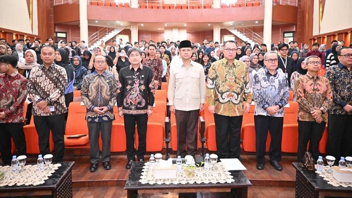 Menteri Transmigrasi M Iftitah Sulaiman Suryanagara