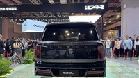 Belum ada informasi lebih lanjut kapan mobil ini akan diproduksi massal. Belum juga diketahui pasti mengenai detail spek mesin dan fitur mobil SUV  berbodi bongsor tersebut. Foto: Luthfi Anshori/detikOto