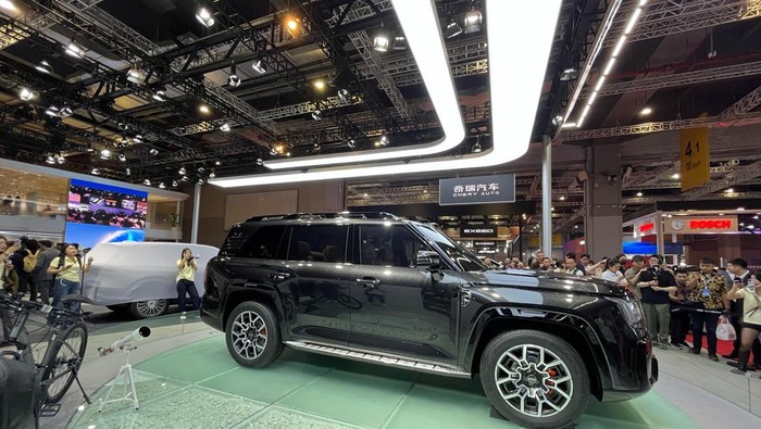 Mobil SUV konsep Chery Tiggo 9L
