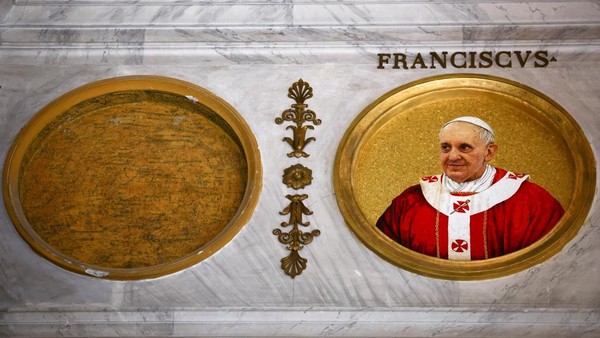 Mosaik Baru Paus Fransiskus Hiasi Basilika di Roma
