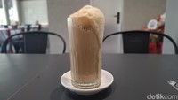 Kalau tak ingin makan makanan berat juga bisa memesan camilan pendamping minuman. Ada Kaya Toast yang enak untuk disantap sambil menikmati es teh atau kopi. Foto: detikcom/Diah Afrilian