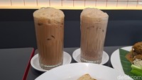 Jansen juga ciptakan menu minuman enak. Ada es teh tarik yang menggunakan teh hitam dan rasanya disamakan dengan yang asli dari Malaysia. Foto: detikcom/Diah Afrilian