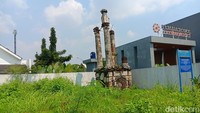 Sebab di setiap kawasan perkebunan yang dikelola oleh keluarga kolonial Belanda selalu dilengkapi dengan rumah kongsi atau landhuis dan tugu lonceng sebagai penanda waktu kerja para buruh.  