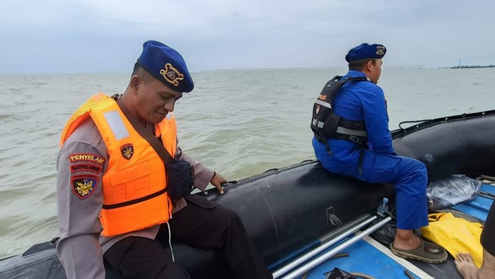 Pencarian nelayan yang hilang di Lamongan