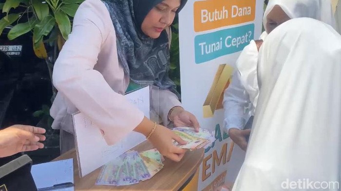 Penukaran uang riyal di Sukabumi jelang keberangkatan ibadah haji