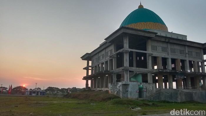 Potret masjid di Asrama Haji Indramayu
