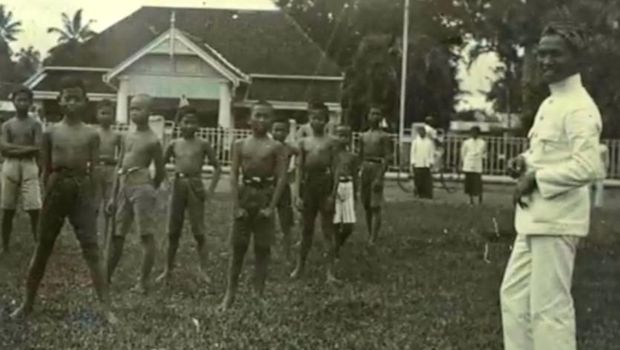 Potret pelajar Jawa Barat di masa kolonial Belanda.