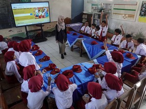 Kemendikdasmen Targetkan 300 Ribu Sekolah Punya Internet pada 2025
