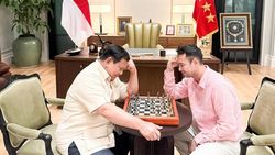 Hai Raffi Ahmad, Gimana Rasanya Main Catur Sama Presiden Prabowo? Hai Raffi Ahmad, Gimana Rasanya Main Catur Sama Presiden Prabowo?