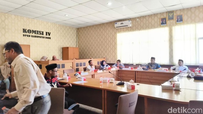 Rapat kerja Komisi IV DPRD Bone dengan Dinas Pendidikan Bone.