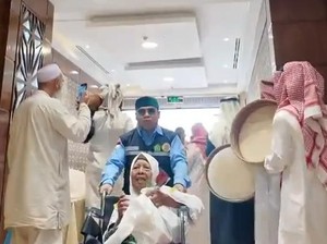 Meriah! Begini Sambutan untuk Jemaah Haji RI Saat Masuk Hotel di Madinah