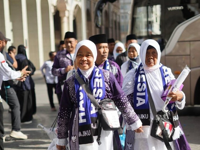 Senyum para jemaah haji Indonesia yang telah tiba di Madinah (dok. Media Center Haji 2025)