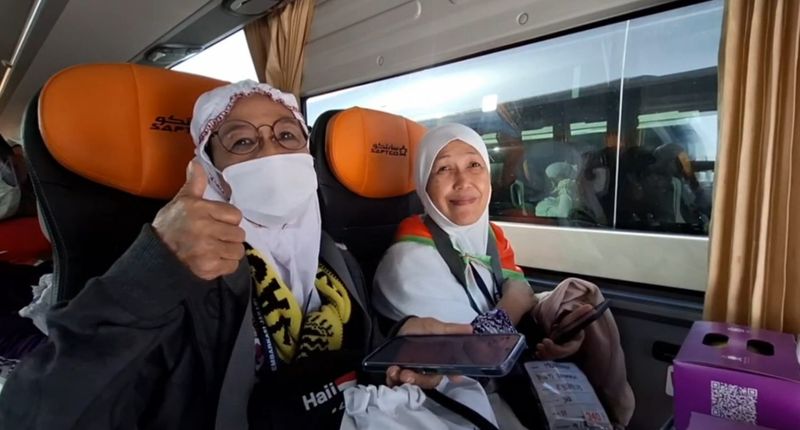 Senyum para jemaah haji Indonesia yang telah tiba di Madinah (dok. Media Center Haji 2025)