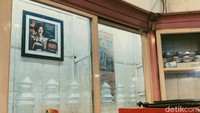 Selain bisa belanja roti, ngopi dan ngemil, setiap sudut kedai ini begitu vintage dan menarik jadi spot foto.  Foto: detikFood/ Sonia Basoni