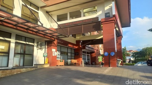 Suasana di RSUD Buleleng saat pemadaman listrik di seluruh Bali, Jumat (2/5/2025).