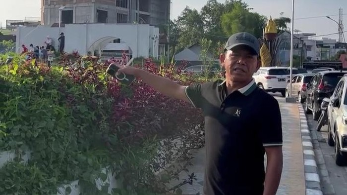 Tangkapan layar Wakil Wali Kota Zakiyuddin Harahap mendatangi Kebun Bunga Medan yang kondisinya tak terawat. (Dok. Istimewa)