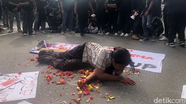 Teatrikal May Day di Kalteng
