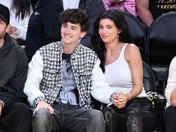 5 Gaya Couple Kylie Jenner dan Timothee Chalamet Kencan di Pertandingan Basket